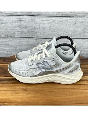 New Balance Fresh Foam Arishi v4 Silver Metallic Cream Shoes WARISTS4 Womens 7.5